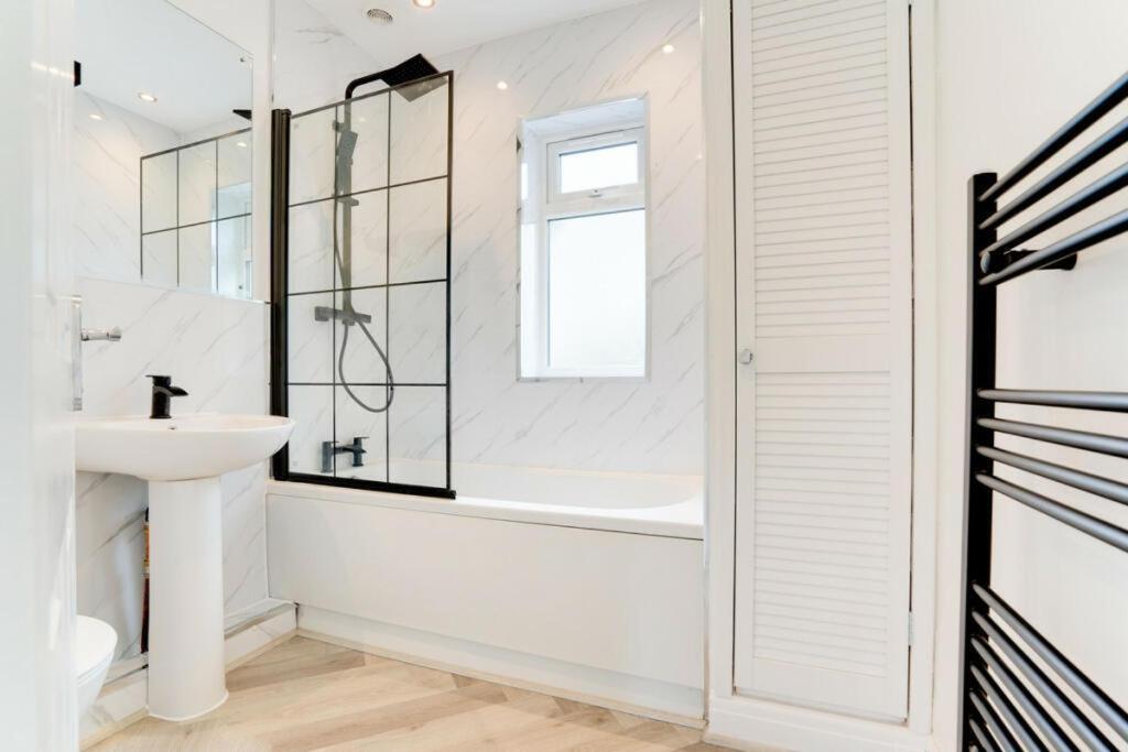 Lymer House - Stylish 3 Bedroom House In 伍尔弗汉普顿 客房 照片